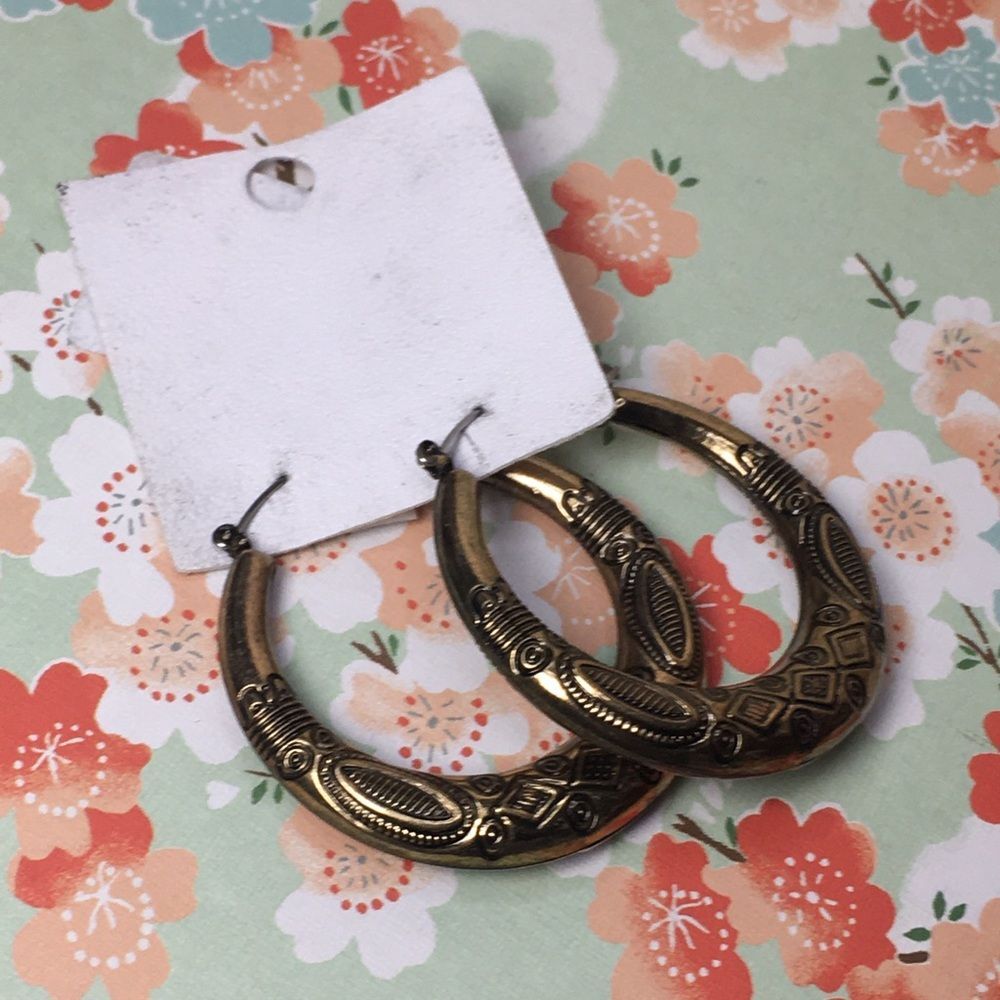 Free People Antique gold Hallow hoop earrings lightweight new Org $28